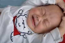 Những chứng bệnh kỳ quặc gây nôn ra phân ở trẻ