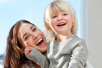 Bí quyết giúp mẹ dạy bé cách sống lạc quan 