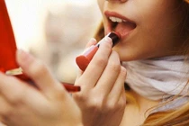 Trang điểm khi mang thai sinh con kém thông minh