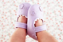 Lưu ý cách chọn giày dép mùa thu cho trẻ