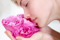 Làm đẹp tại nhà từ A đến Z với hoa hồng