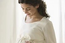 Những bà bầu được phép vắt sữa non trước sinh