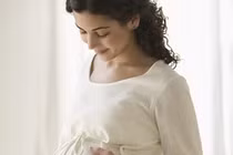 Những bà bầu được phép vắt sữa non trước sinh