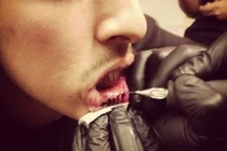 Những hình xăm gây choáng bên trong môi