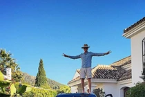 Phát hoảng nhìn con đại gia khoe của "bá đạo"