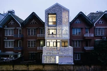 Báo ngoại ngỡ ngàng với nhà trắng tinh khôi ở Hà Nội 