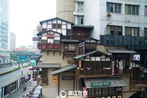 Khám phá tòa tháp cao tầng mang phong cách cổ điển ở TQ