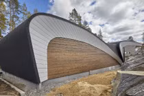 Đột nhập biệt thự lượn sóng đẹp quên lối về