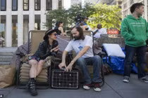 Nở rộ dịch vụ xếp hàng thuê chờ mua iPhone 6