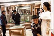 Những chiêu bài đánh bóng tên tuổi cực dị