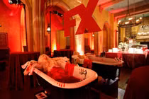 Khách sạn trang trí đón Halloween kinh dị nhất quả đất 