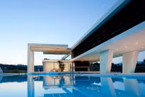 Ngôi nhà hàng ngàn m2, đẹp tựa phi thuyền "ngự" trên đỉnh đồi 