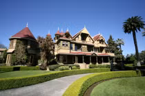 Biệt thự ma ám đẹp mê hồn của góa phụ điên 