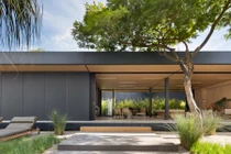 Nhà một tầng siêu xinh có mái phủ cỏ cực "ngầu"