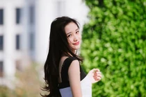 Ngắm nhan sắc vạn người mê của nữ tỷ phú trẻ nhất Trung Quốc