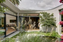 Ngôi nhà có hình dáng kỳ lạ nhưng đẹp miễn chê