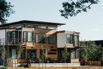 Nhà làm từ container vẫn đẹp "quên sầu"