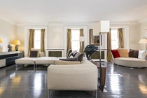 Bên trong căn hộ xa hoa của nữ công tước nước Anh