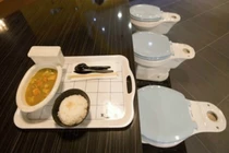 Xem nhà hàng phục vụ khách siêu dị