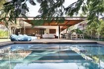 Nhà xuyên thấu có cầu thang xoắn ốc cực “ngầu”