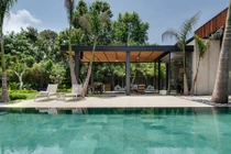 Ngắm ngôi nhà đẹp hơn resort, ngập tràn cây xanh và nắng