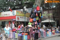 Kiểu bán hàng siêu kỳ dị có một không hai ở Hà Nội