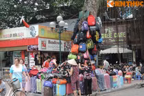 Kiểu bán hàng siêu kỳ dị có một không hai ở Hà Nội