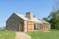 Ngắm nhà cấp 4 ốp đá trên đồi cực thơ mộng 