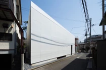 Nhà siêu méo nhưng bên trong vẫn đẹp không ngờ