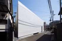 Nhà siêu méo nhưng bên trong vẫn đẹp không ngờ