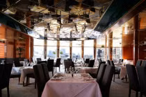 Khách sạn khủng đầu tiên trên siêu du thuyền 