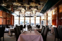 Khách sạn khủng đầu tiên trên siêu du thuyền 