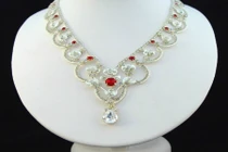 Trọn bộ trang sức đắt giá của Nữ hoàng Anh