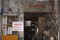 Nhà trăm tuổi lay lắt bám phố cổ Hà Nội