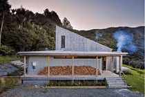 Nhà 2 tầng đẹp nổi bật giữa thiên nhiên kỳ vĩ