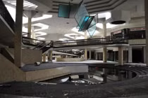 Xót xa trung tâm thương mại đình đám bị mọc rêu