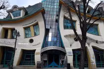 Những ngôi nhà méo mó đến không tưởng