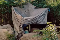 Những kiểu nhà vệ sinh lộ thiên ở Việt Nam gây sốc báo ngoại