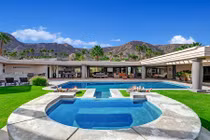 Biệt thự đẹp ngất ngây có phòng tắm cực "khủng"