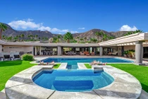 Biệt thự đẹp ngất ngây có phòng tắm cực "khủng"