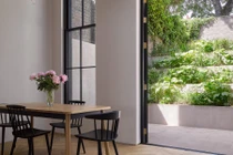 Nhà gạch mộc có giếng trời đẹp “chất ngất”