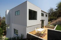 Nhà trên đồi trắng tinh khôi, đẹp quên sầu