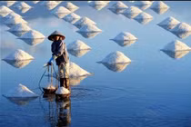 Ảnh tuyệt đẹp về cánh đồng muối Tuyết Diêm ngon nhất miền Trung