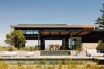 “Đột nhập” ngôi nhà đẹp yên bình và thơ mộng ai nhìn cũng mê