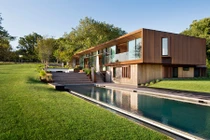 Đẹp "đốn tim" nhà gỗ cạnh biển thơ mộng và yên bình 