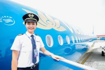 Nhan sắc vạn người mê của nữ cơ trưởng đính hôn với Trương Thế Vinh 