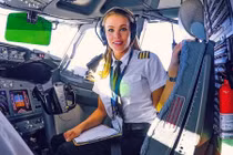 Nhan sắc vạn người mê của dàn phi công đẹp nhất thế giới