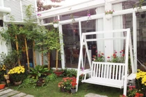 Những căn nhà ngập tràn hoa cỏ của sao Việt