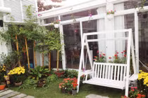 Những căn nhà ngập tràn hoa cỏ của sao Việt