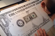 Đồng USD phiên bản vẽ phóng đại như thật